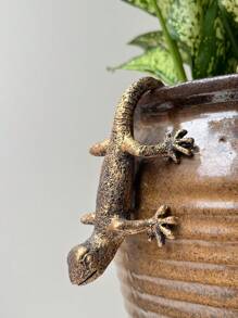 Whimsical Gecko Garden Statue - Resin Hanging Sculpture, Suitable For Outdoor Decor, Cartoon Animal Theme, For Ages 14+