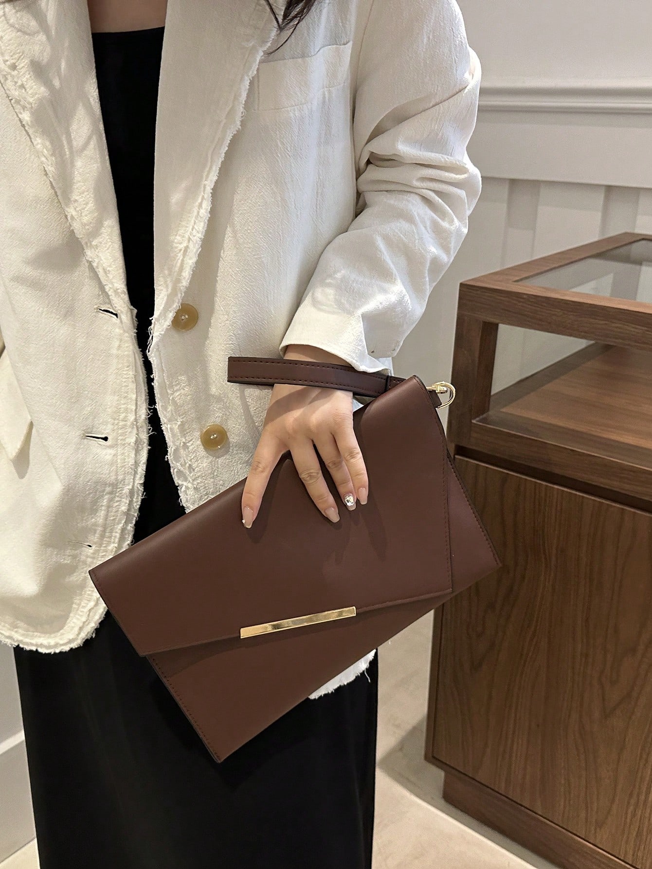 حقيبة ظرف بملمس التمساح ذات لون أحادي عصري، مثالية...