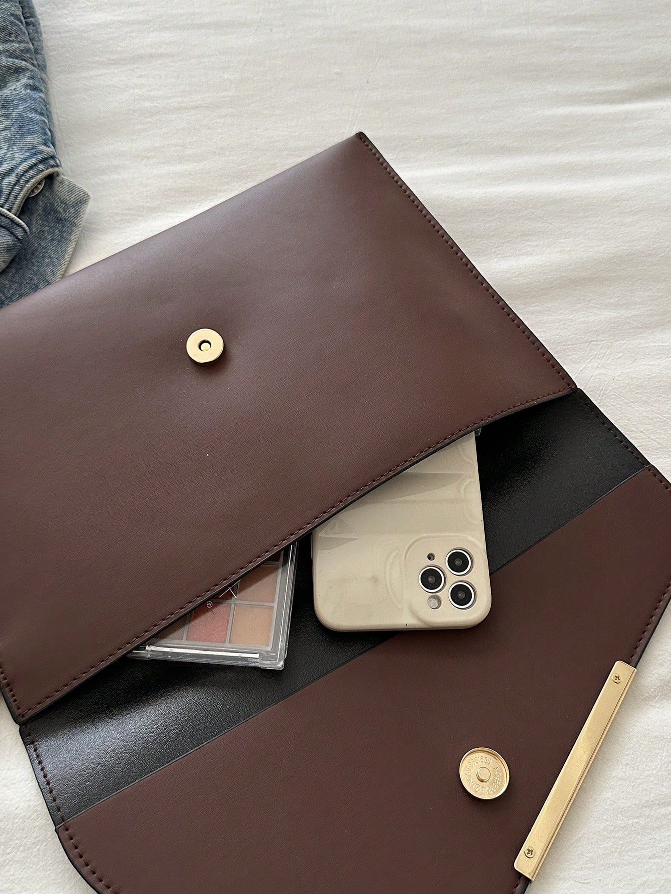 حقيبة ظرف بملمس التمساح ذات لون أحادي عصري، مثالية...