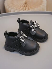 1 par de botas curtas pretas para meninas com decoração de laço e pérola, estilo acadêmico