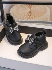 1 par de botas curtas pretas para meninas com decoração de laço e pérola, estilo acadêmico