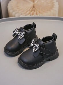 1 par de botas curtas pretas para meninas com decoração de laço e pérola, estilo acadêmico
