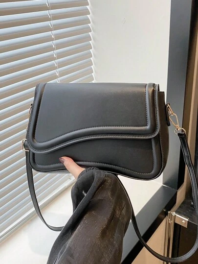 A Minimalist Retro Square Bag With Flap Opening, Adjustable Shoulder Strap And Lightweight Crossbody Bag In Solid Colour. Suitable For Ladies Daily Life Casual And Student Use