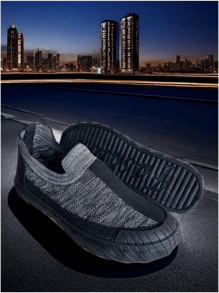 Men's Contrast Color Black And Grey Slip-On Breathable Knit Casual Sneakers, Lightweight And Comfortable