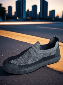 Men's Contrast Color Black And Grey Slip-On Breathable Knit Casual Sneakers, Lightweight And Comfortable