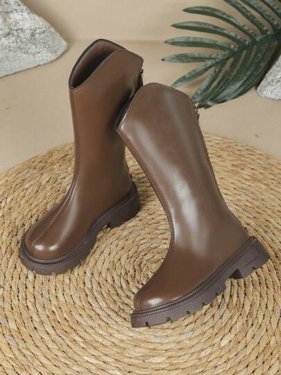 A Pair Of Essential Winter Anti-Slip Boots With Tassel Decoration, Featuring A Zipper At The Back. Stylish And Versatile, With A Princess Style Thick Sole, Suitable For Girls Aged 3 To 12. Long Boots For Daily Wear Both Indoors And Outdoors.