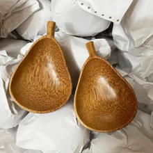 Un pequeño bol para salsa, cuchara de té, producido en madera de coco envejecida pulida a mano sin empalmes, bol de estilo pastoril de madera, pequeño plato con forma de fruta, producto de árbol de coco