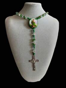 Katholische Halskette mit Heiliger Judas Grüne Kristall Perlen, Kreuz Anhänger und Heiliger Benedikt Holz Anhänger, Katholischer Schmuck