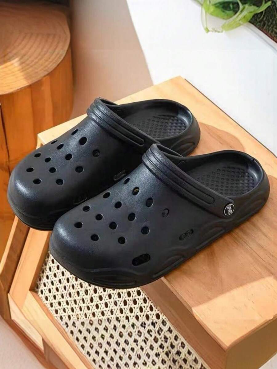 男女通用透气镂空凉鞋，轻便情侣款夏季沙滩防臭室内/室外穿着，2025 新款防滑 EVA 穿孔拖鞋、水鞋、木屐，尺码偏小 1 个，男女皆宜