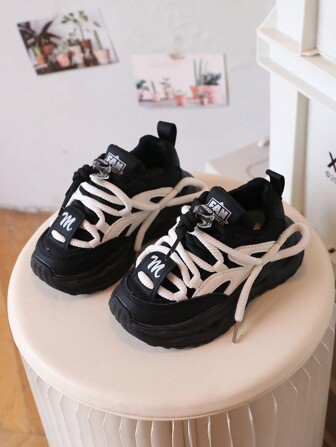 儿童运动鞋，适合男孩和女孩的时尚运动鞋，米色和黑色