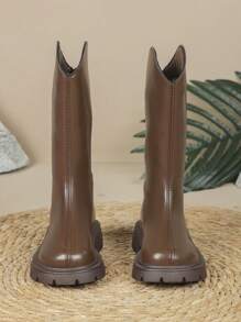 Un par de botas antideslizantes esenciales de invierno con decoración de flecos, con cremallera en la parte posterior. Estilosas y versátiles, con una suela gruesa tipo princesa, adecuadas para niñas de 3 a 12 años. Botas largas para uso diario tanto en interiores como en exteriores. - Marrón - Ver 3