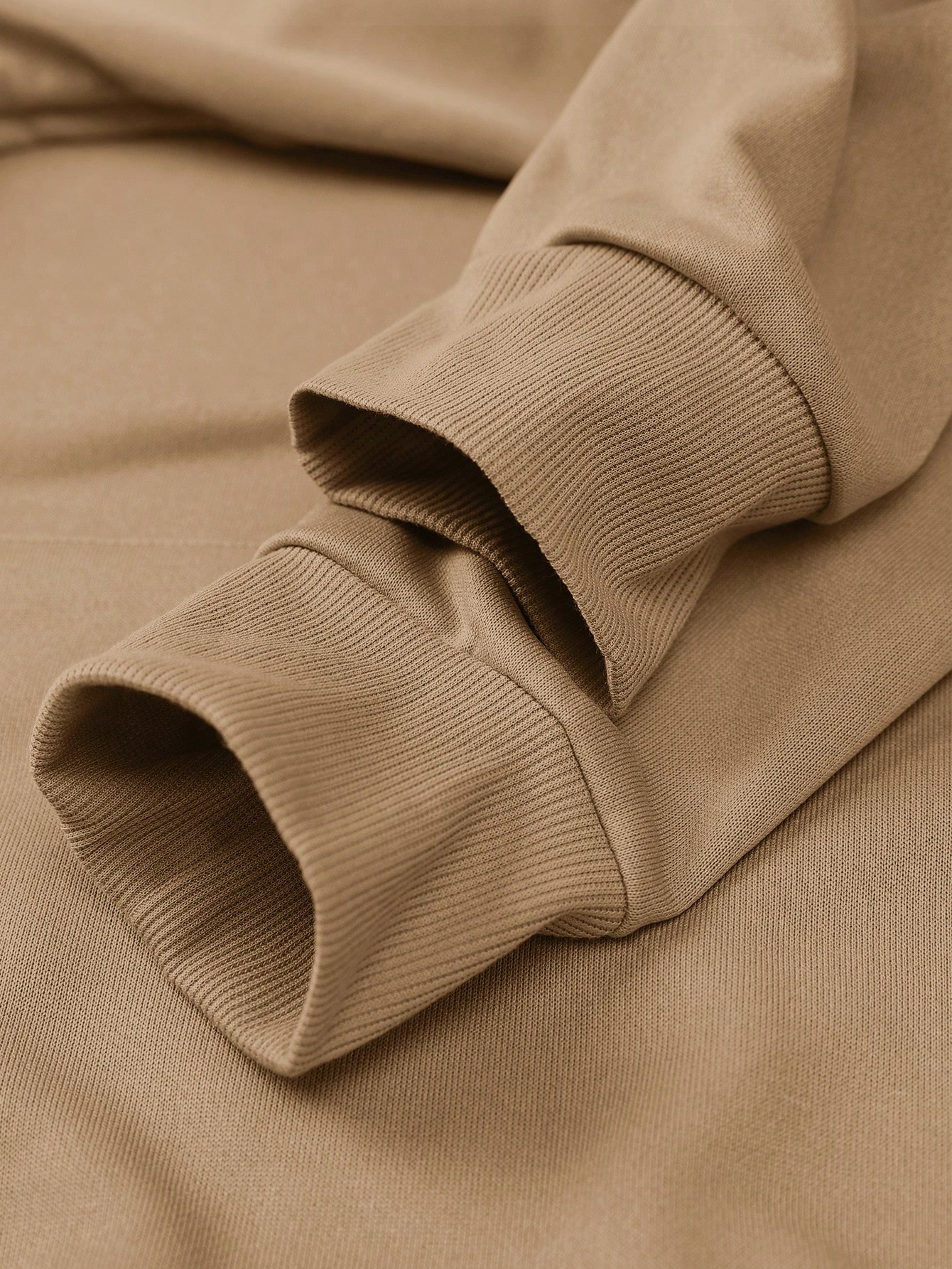 مجموعة رجالية قطعتين عبارة عن هوديي وبنطلون ذو لون...