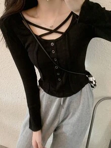 女士修身圆领短款上衣、长袖 T 恤、时尚设计