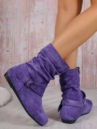 2025秋冬新款女士时尚靴，黑色仿麂皮褶皱堆堆靴，拉链和金属扣设计，圆头平底靴，户外百搭优雅舒适