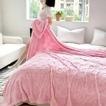 1 件蓬松毛毯，毛绒柔软舒适保暖毯，适合家庭、办公室、汽车、足球图案，四季使用 - 粉色 - 查看 2