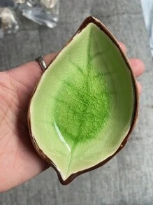 1pc Leaf Shaped Ceramic Small Pet Feeding Bowl For Hamster, Guinea Pig, Lizard, Not Easy To Knock Over