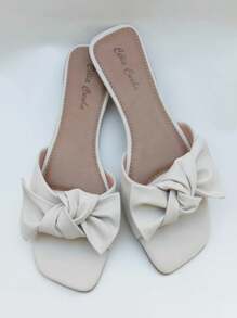 Sandália rasteirinha chinelo flat com laço branco off