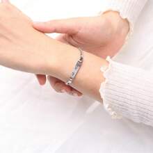 个性化人眼情侣手链，刻上您的眼睛 - “我看见你”，送给她/他的定制礼物，完美的情侣手工珠宝礼物 个性化眼睛照片情侣手链，定制照片手链，可雕刻不锈钢周年纪念礼物，情侣照片礼物 - 金色 - 查看 5