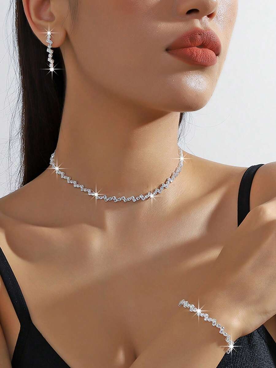 Set de 4 piezas de accesorios para fiesta, boda, y Halloween con collar, aretes, y pulsera de cadena con garra brillante y circonita - Plateado - Ver 1