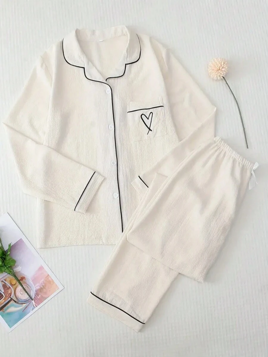 女士长袖上衣和裤子两件套睡衣套装，休闲宽松爱心印花家居服，适合居家和户外活动，秋季、秋冬季服装