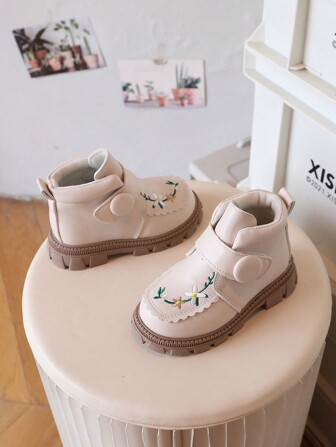 儿童绣花皮革雪地靴，男女通用幼儿短靴