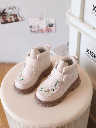 儿童绣花皮革雪地靴，男女通用幼儿短靴