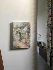 1 幅带框帆布墙艺术海报，描绘了盛开的玫瑰的迷人小屋花园场景，配有实木框架，非常适合为任何房间带来一丝怀旧浪漫和宁静，可直接悬挂 - 彩色 - 查看 3