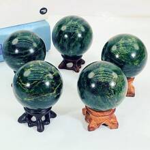 1 个绿色天然水晶抛光球非常适合冥想和家居装饰 - 多色 - 查看 4