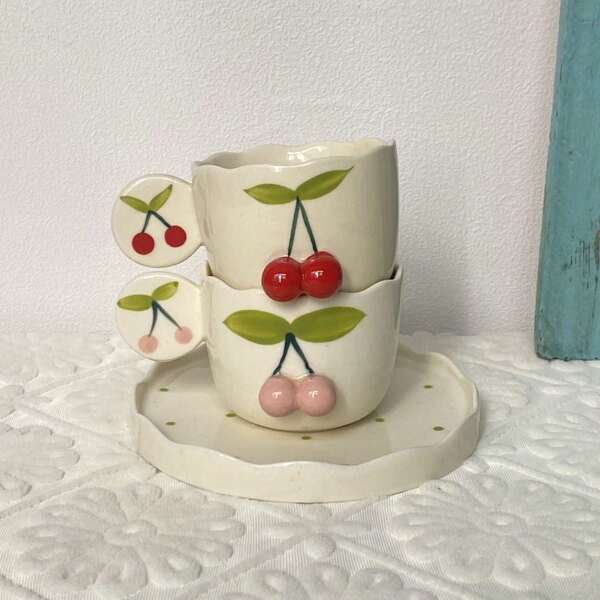 1 pièce Ensemble de tasse à café et soucoupe 3D 200 ml avec motif cerisier japonais, tasse à thé 3D adorable, tasse à café pour l'après-midi et le thé noir. Tasse à café saoudienne, tasse à café arabe. Cadeau pour les filles, tasse à boire pour l'école, convient pour un usage quotidien