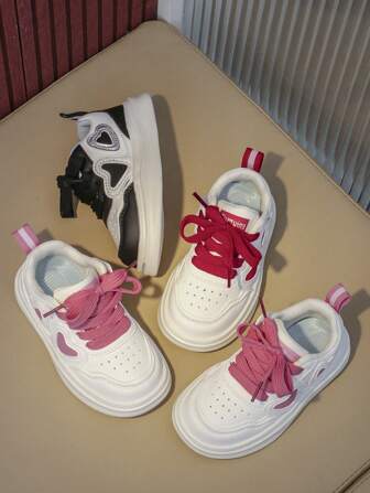 A Pair Of Unisex 1-3 6-Year-Old Children's Skateboard Shoes For Autumn 2024 For Boys And Girls. Panda Shoes For Girls And White Shoes For Children