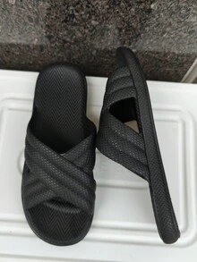 女士时尚交叉带镂空平底凉鞋，柔软舒适的日常休闲沙滩拖鞋 - 黑色 - 查看 4