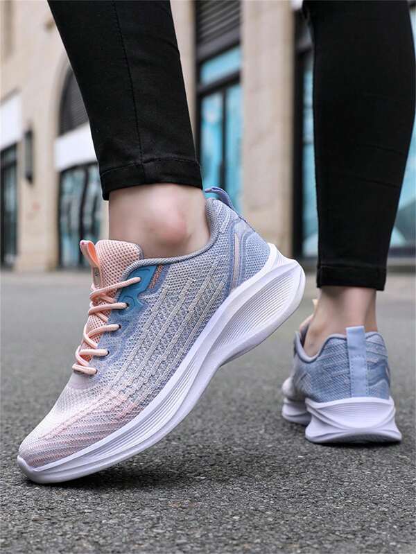 Zapatillas deportivas de mujer para primavera/verano Zapatos casuales al aire libre, zapatillas para correr ligeras, suaves y transpirables para viaje de malla al aire libre