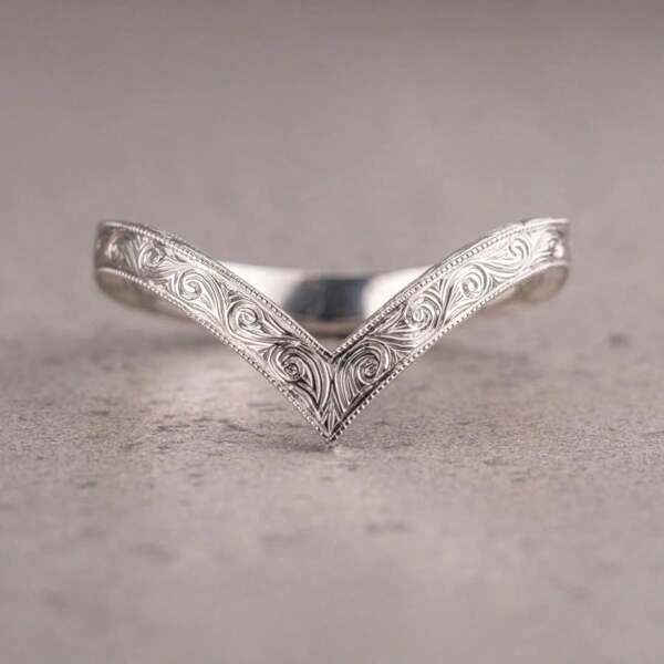 1 pieza Anillo decorativo en forma de V con tallado floral elegante para mujeres, adecuado para uso diario, fiestas, celebraciones y regalos