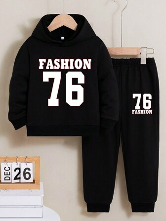 2 件装年轻男孩字母和数字印花羊毛连帽运动衫和松紧腰运动裤套装，秋冬