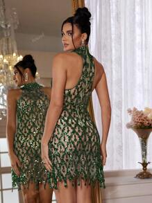 Vestido de noche con cuello halter, de malla con lentejuelas y silueta ajustada