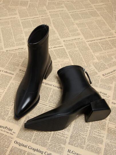 2025 Höstens nya eleganta minimalistiska damstövlar, grova lågklackade skor med spetsiga tår, mångsidiga modestövlar för höst/vinter