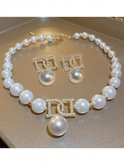 1 套不锈钢韩国 INS 简约个性化水钻和人造珍珠吊坠项链、耳环套装，设计精美，适合日常佩戴