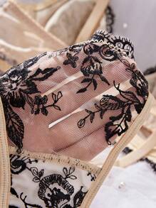 Women's Soft Floral Embroidery Sexy Mature Lingerie Set