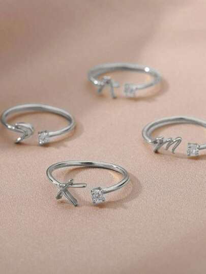 1 件方晶锆石镶嵌 26 个字母可调节开口戒指