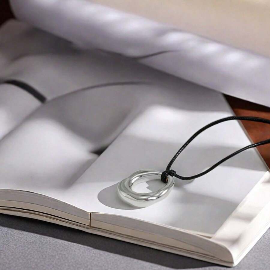 1pc Metallic Hollow Out Asymmetrical Geometric Multiple Element Heart Shaped Pendant Collar Necklace For Women Fashion Casual Street Party Jewelry - Silver - View 1