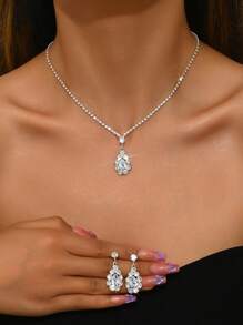 1 Set de joyas con collar y aretes con cristales de circonita completos y brillantes, apropiado para uso diario, fiestas y vestimenta de noche para mujeres