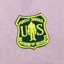 大脚怪礼物 USFS 森林服务局大脚怪部门 5.08cm X 5.72cm 大脚怪补丁，户外礼物，贴纸补丁，适用于徒步旅行、露营、钓鱼、户外个性化 DIY 服装配饰刺绣、缝制和熨烫，服装装饰补丁，适用于夹克、帽子、包、鞋子和修补洞。 - 彩色 - 查看 5