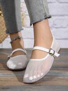 方头时尚镂空格子芭蕾平底鞋，带扣细节，简约设计 - 白色 - 查看 2