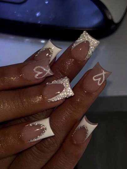 24 piezas Juego de uñas postizas cuadradas de longitud corta con puntas francesas blancas y recorte con forma de corazón, adornos de strass y perlas, alto brillo autoadhesivo, incluye pegamento de gelatina y lima de uñas mini para bodas y uñas postizas de uso diario