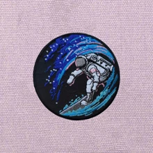 太空冲浪宇航员徽章 - 酷炫太空冲浪刺绣熨烫/缝纫徽章，适用于背包、帽子、夹克、连帽衫、DIY服装配饰、刺绣徽章，可用于装饰衣服、鞋子、包包，修补破洞和撕裂处，适合夏季和学校使用。 - 彩色 - 查看 6