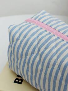 1pc Blue Striped Quilted Cosmetic Bag, Ditsy Floral Pattern Cosmetic Bag, Dual-Color Striped Cosmetic Bag, Minimalist Multi-Function Cosmetic Bag, Zipper Large Opening Portable Travel Bag. The Cosmetic Bag Can Store Cosmetics, Lipsticks, Sanitary Napkins, Makeup Brushes, Coins, Keys, Earphones, Earbuds, Earphone Cables And Other Accessories