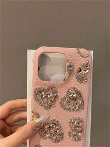 Rosa Leder Herz Element Lychee Textur funkelnder Strass Herz Handyhülle kompatibel mit iPhone 17 Pro Max/17 Pro/17, 16 Pro Max/16 Pro/16, 15 Pro Max/15 Pro/15, Neu 14 Pro Max/14 Pro/13, Stoßfest 12/11 Frühlings Geschenk Geburtstags Party Mama - Pink - Übersicht 3