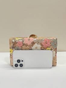 这款多色花卉斜挎包时尚独特，配有复古链条肩带，迷你盒形设计，适合派对女孩、新娘、大学生、年轻职业女性和上班族。可用于派对、舞会、婚礼等各种场合，与舞蹈配饰完美搭配，精致的花卉图案尽显女性魅力。粉色 - 珊瑚粉 - 查看 8