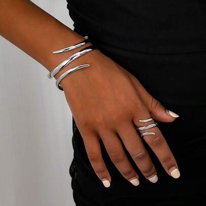 1 Set (1pc Geometric Line Silver Bracelet & 1pc Geometric Line Thick Ring) Retro Chic Silver Geometric Line Bracelet And Geometric Line Thick Ring Combo Set, Fashion Lightweight Summer Extra Long Lasting Color Thick Bracelet And Thick Ring Jewelry Set, Suitable For Women Daily Wear Various Holidays Gatherings Events Jewelry, Couples Gift