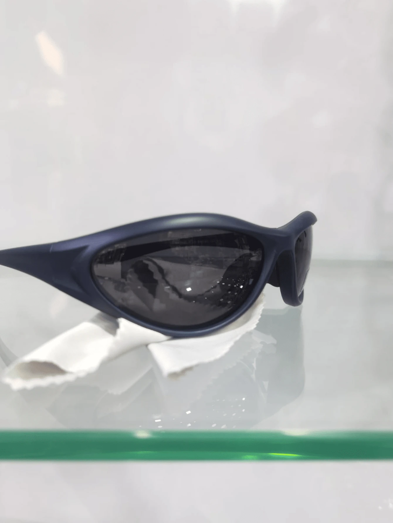 Men Classic Outdoor Cycling Classic Outdoor Cycling Polarized Sunglasses Narrow Frame Sports Glasses - Màu xanh lam - Xem 1